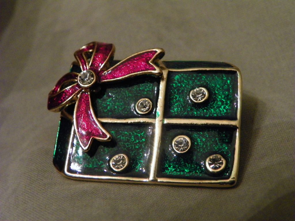 Rhinestone and Enamel Christmas Present Brooch with Red Bow Rhinestone and Enamel Christmas Present Brooch with Red Bow