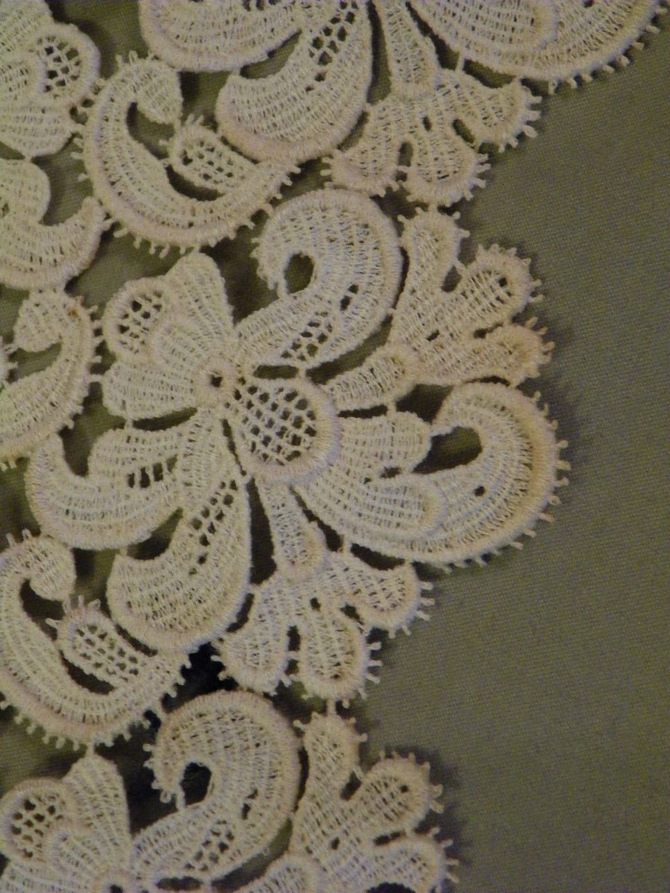 1 yard Vintage Machine Made Lace Applique of 33 Chrysanthemum 1 yard Vintage Machine Made Lace Applique of 33 Chrysanthemum