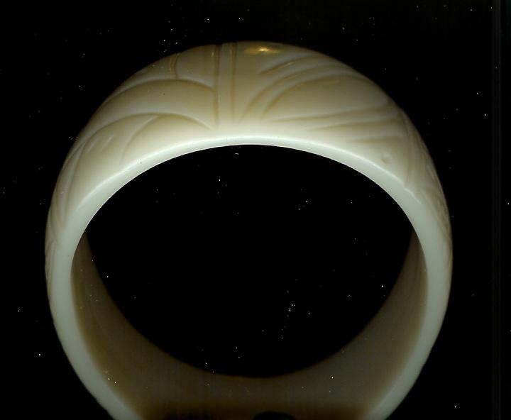 1" Wide Molded Modern Design Ivory Colored Lucite Bangle Bracelet 1" Wide Molded Modern Design Ivory Colored Lucite Bangle Bracelet