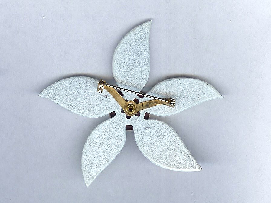 Vintage 1970's Flower Power Enamel Colorful Brooch Pin Vintage 1970's Flower Power Enamel Colorful Brooch Pin