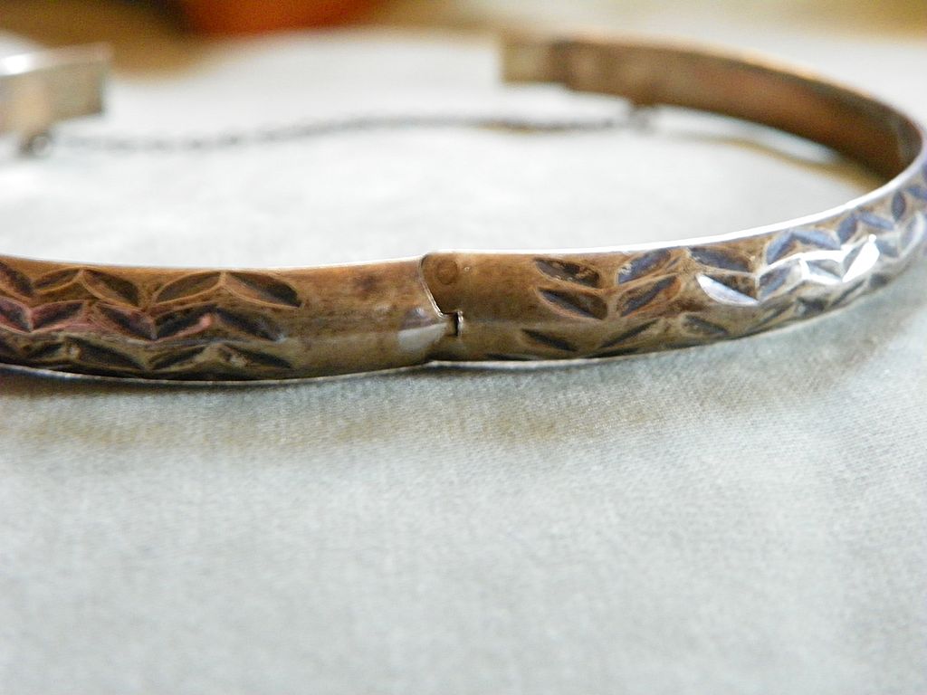 Mexican Cut Silver Bangle Bracelet with Hinge and Chain Mexican Cut Silver Bangle Bracelet with Hinge and Chain