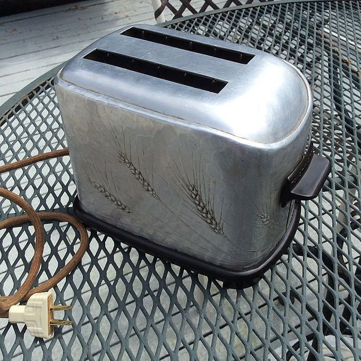 Vintage 1930's Toastmaster Aluminum Wheat Design Toaster Wendell from