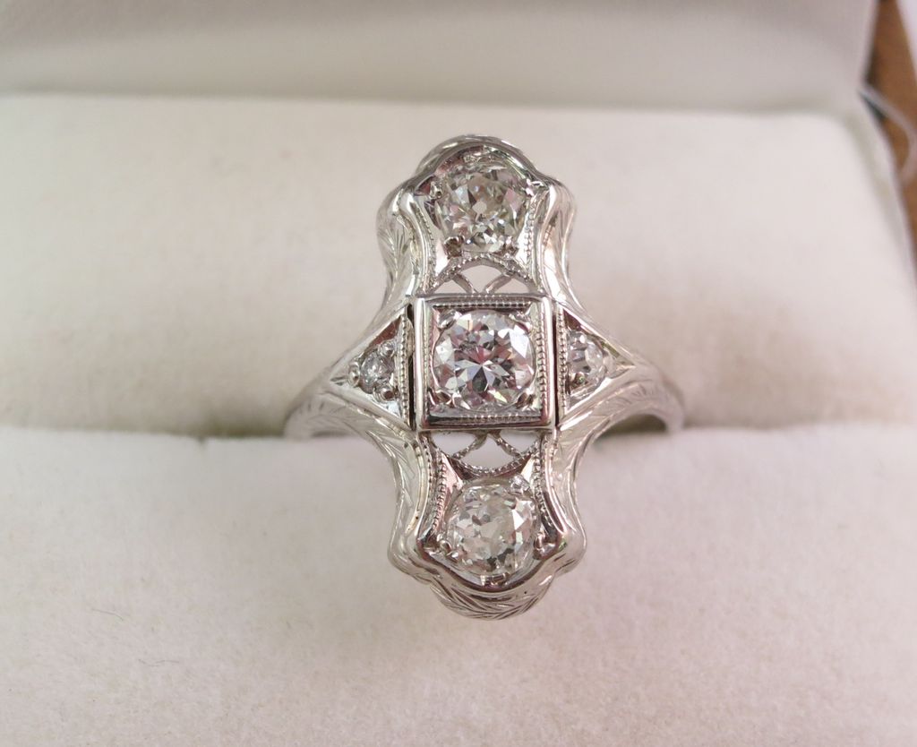 18K White Gold Art Deco Diamond Ring 18K White Gold Art Deco Diamond Ring