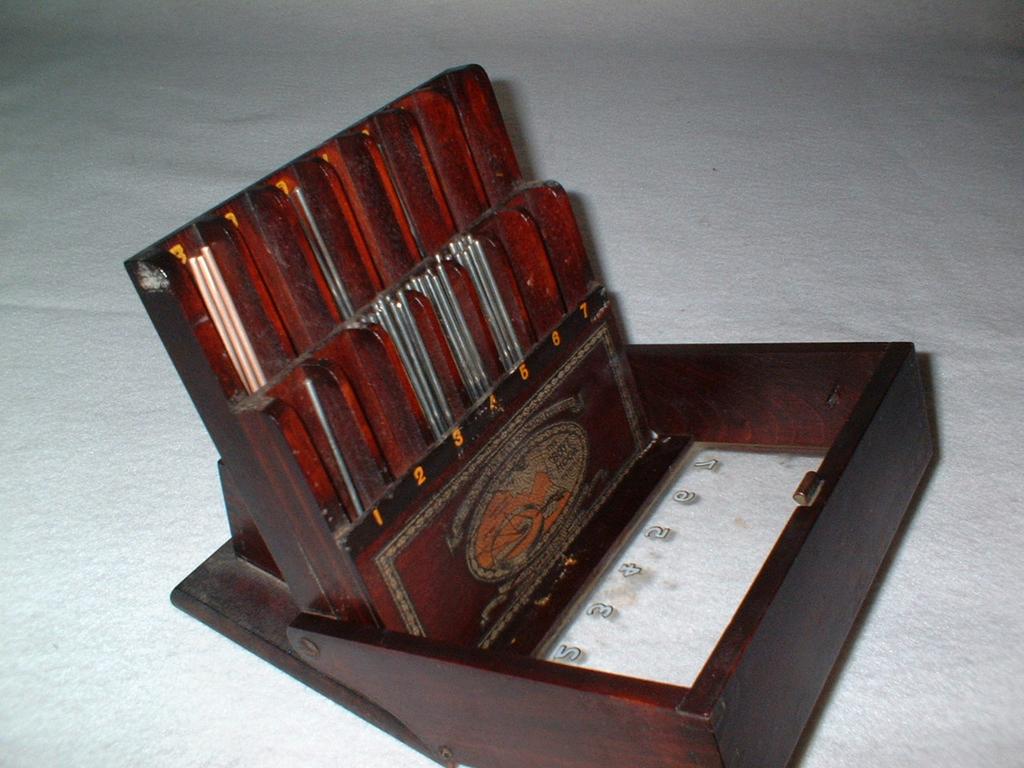 1919 BOYE Crochet Needle Advertising Hardwood Display Case - Dovetail Construction - Vintage General Store / Dry Goods Store Advertising - 40+ Needles Included 1919 BOYE Crochet Needle Advertising Hardwood Display Case - Dovetail Construction - Vintage General Store / Dry Goods Store Advertising - 40+ Needles Included