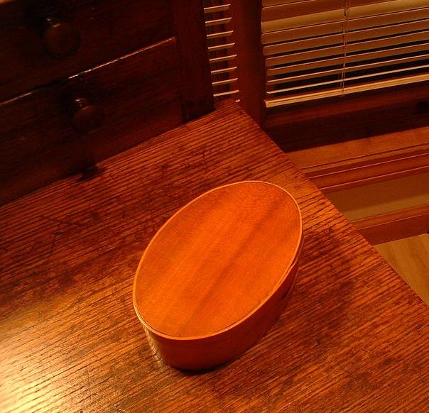 Vintage Shaker Society Small 6-inch Two-Finger Maple and Cherry Box and Cover - Mount Lebanon, New York or Hancock, Massachusetts Shaker Community Vintage Shaker Society Small 6-inch Two-Finger Maple and Cherry Box and Cover - Mount Lebanon, New York or Hancock, Massachusetts Shaker Community