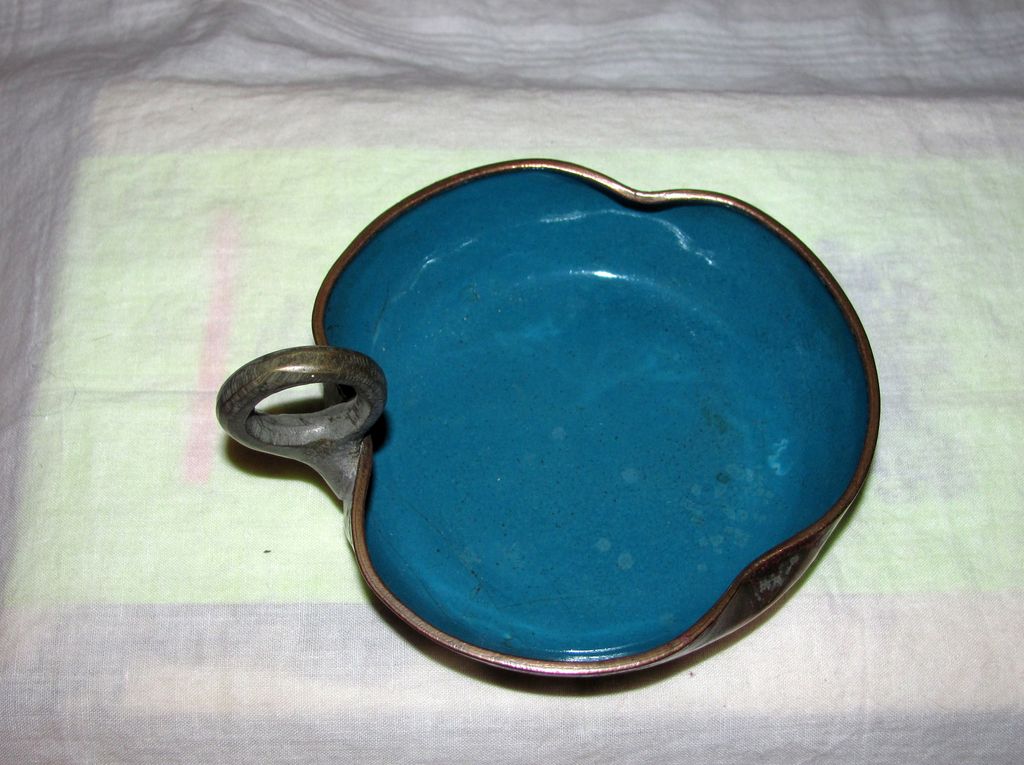 Vintage China Import Copper Decorative Dish with Finger Holder – High Gloss Blue Enamel on Copper - China Mark, circa 1930-1959 Vintage China Import Copper Decorative Dish with Finger Holder – High Gloss Blue Enamel on Copper - China Mark, circa 1930-1959