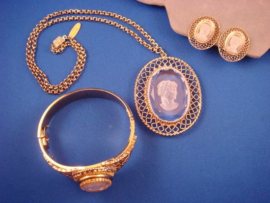 Vintage 1960s Whiting & Davis Victorian Revival Filigree & Glass Intaglio Parure Vintage 1960s Whiting & Davis Victorian Revival Filigree & Glass Intaglio Parure