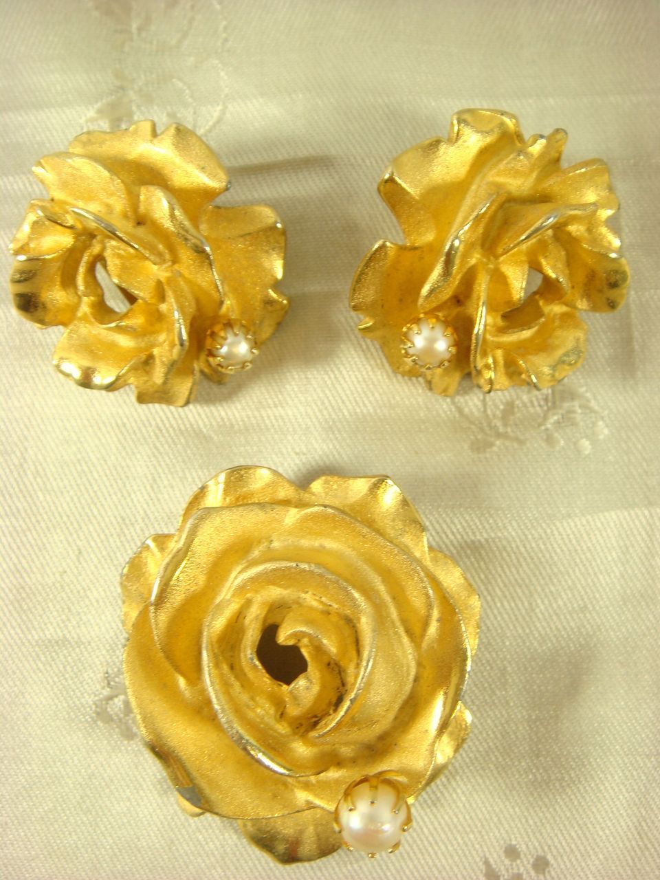 Vintage 1960s De Nicola Goldtone Rose Brooch & Earrings Demi Vintage 1960s De Nicola Goldtone Rose Brooch & Earrings Demi