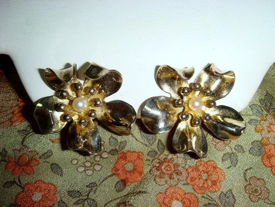 Vintage 40s Napier Sterling Dogwood Blossom Clip Earrings Vintage 40s Napier Sterling Dogwood Blossom Clip Earrings