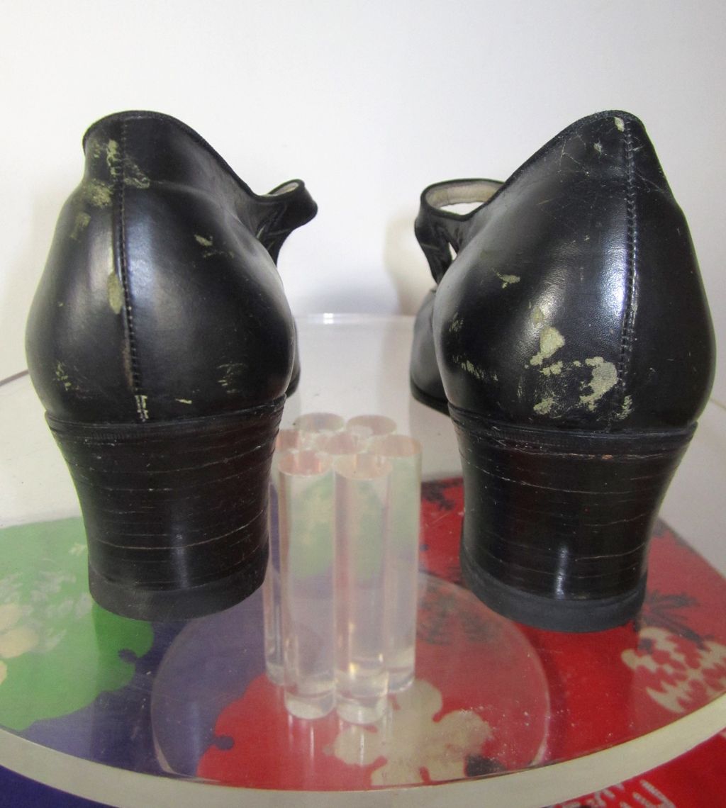 Deadstock 20s/30s Black Leather Art Deco One Strap Pumps Walkover "Princess Pat" Deadstock 20s/30s Black Leather Art Deco One Strap Pumps Walkover "Princess Pat"