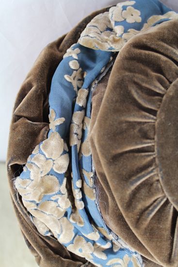 Early 20s Gerould Nutmeg Velvet Cloche w/Blue Devore Trim Early 20s Gerould Nutmeg Velvet Cloche w/Blue Devore Trim