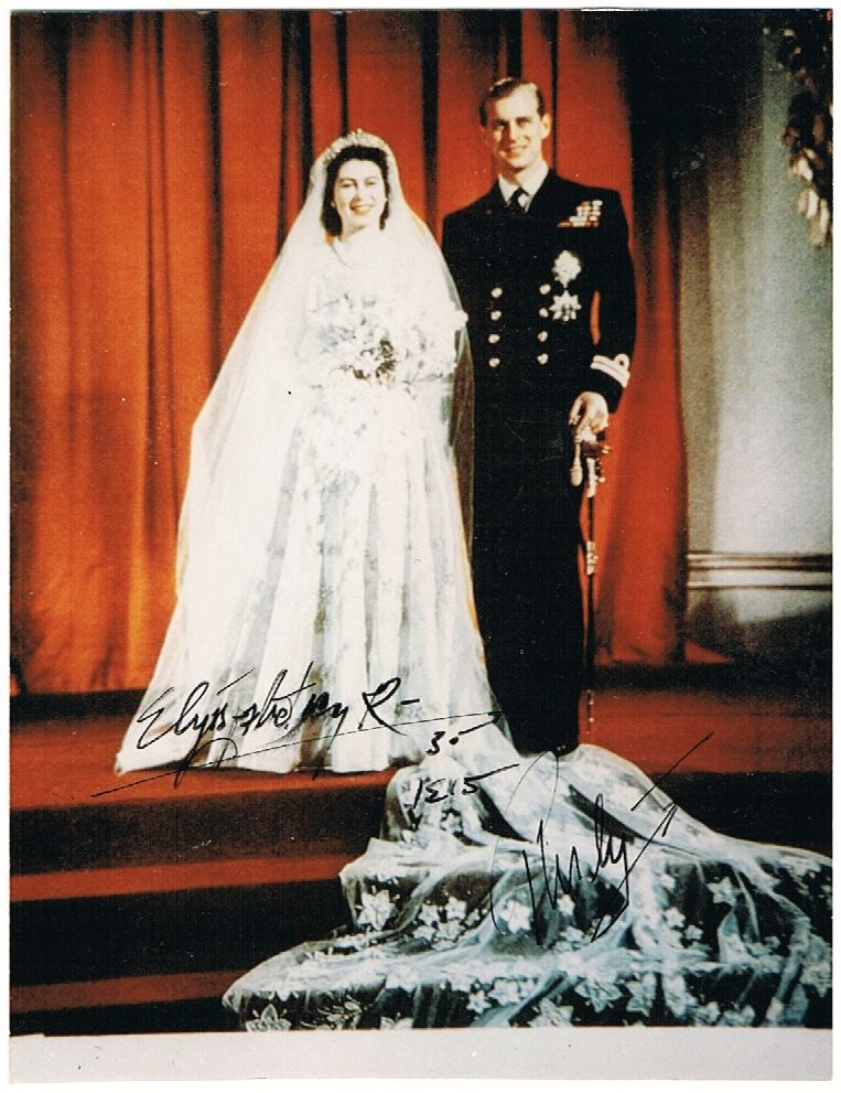 Queen Elizabeth Autograph. Hand signed Photo, co-signed Prince Philip. CoA Queen Elizabeth Autograph. Hand signed Photo, co-signed Prince Philip. CoA