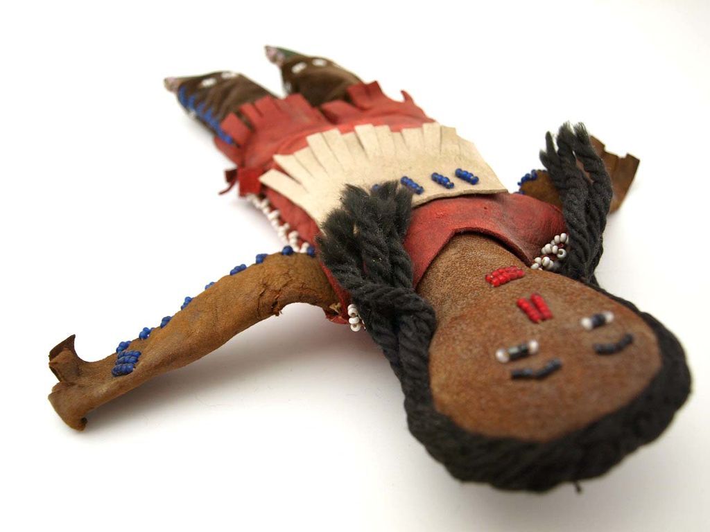 New York Tuscarora leather beaded Indian doll 9" New York Tuscarora leather beaded Indian doll 9"