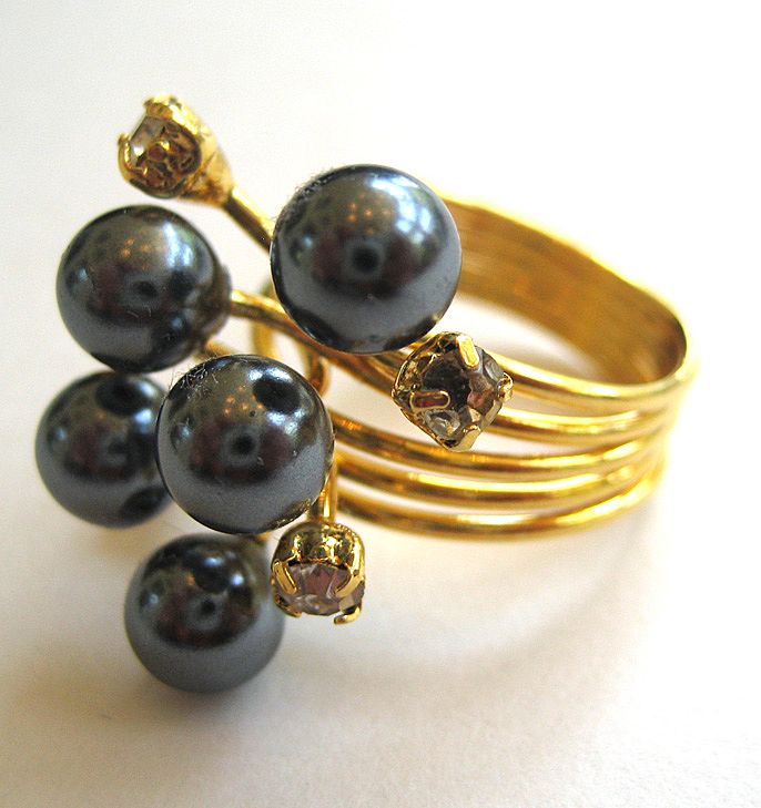Gold Tone Faux Pearl and Rhinestone Ring Gold Tone Faux Pearl and Rhinestone Ring
