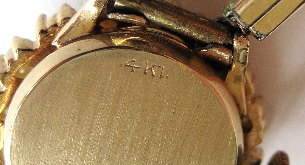 14K Yellow Gold Pearl Goma Watch with Speidel Faux Pearl Double Watch Band 14K Yellow Gold Pearl Goma Watch with Speidel Faux Pearl Double Watch Band