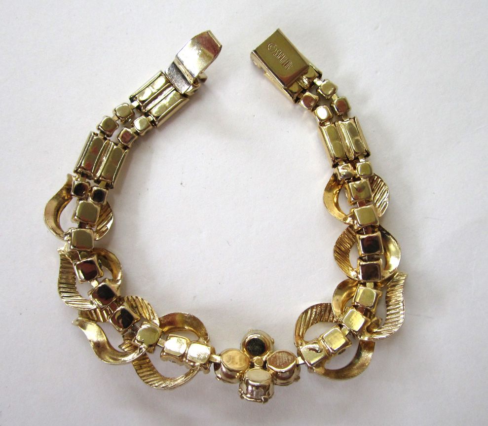 Sarah Coventry Pale Yellow Flower Demi-Parure: Choker/Bracelet/Earrings Sarah Coventry Pale Yellow Flower Demi-Parure: Choker/Bracelet/Earrings