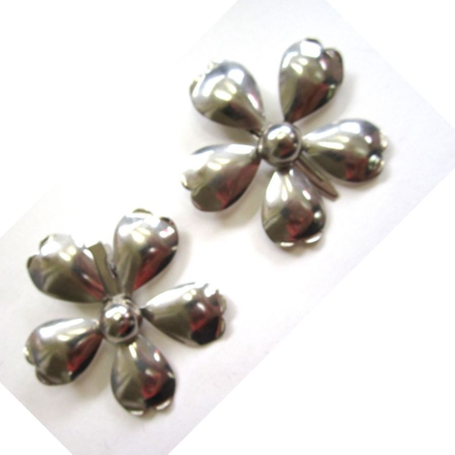 Large Silver-Tone Daisy Hair Clips/Barrettes Large Silver-Tone Daisy Hair Clips/Barrettes