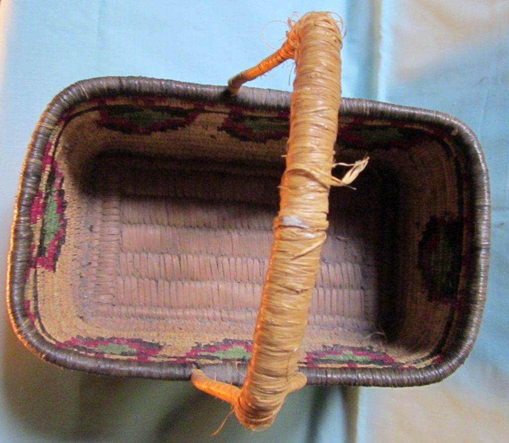 Authentic Indian Basket made of Bear Grass from Plains areas Authentic Indian Basket made of Bear Grass from Plains areas