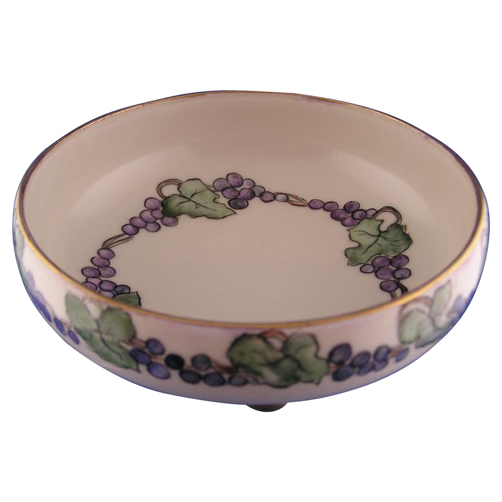 T&V Limoges Grape Motif Footed Dish (c.1900-1906) T&V Limoges Grape Motif Footed Dish (c.1900-1906)