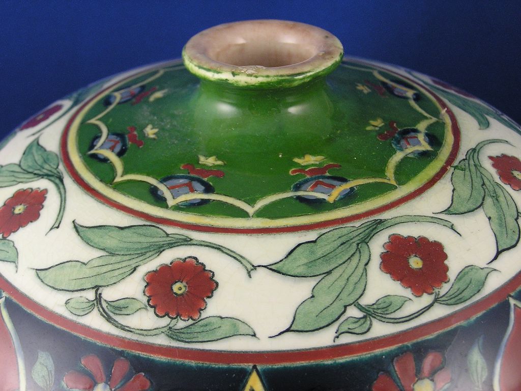 Royal Bonn "Old Dutch" Art Nouveau Vase (c.1890-1923) Royal Bonn "Old Dutch" Art Nouveau Vase (c.1890-1923)