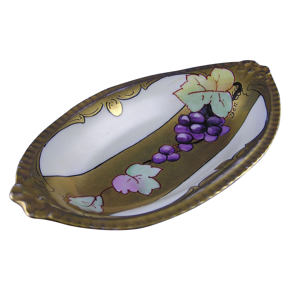 White's Studio Chicago Grape Motif Tray (Signed "Ben."/c.1900-1930) White's Studio Chicago Grape Motif Tray (Signed "Ben."/c.1900-1930)