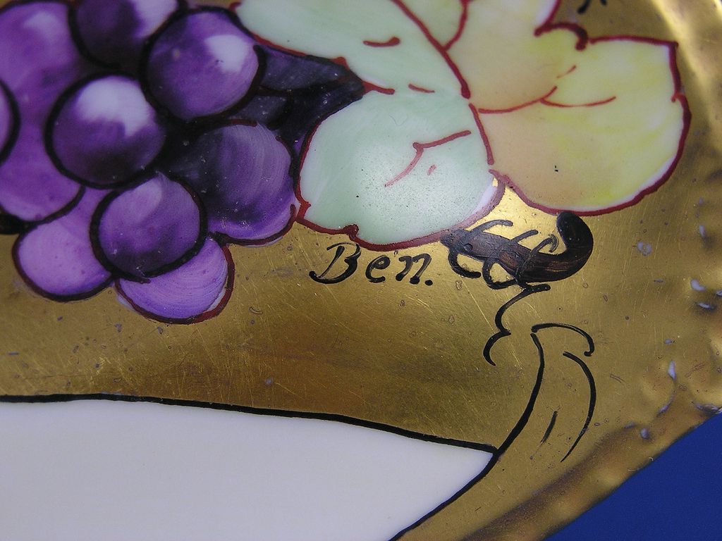 White's Studio Chicago Grape Motif Tray (Signed "Ben."/c.1900-1930) White's Studio Chicago Grape Motif Tray (Signed "Ben."/c.1900-1930)