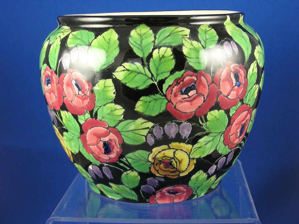 Ernst Wahliss Amphora Austria Floral Motif Vase/Jardinière (c.1899-1918) Ernst Wahliss Amphora Austria Floral Motif Vase/Jardinière (c.1899-1918)