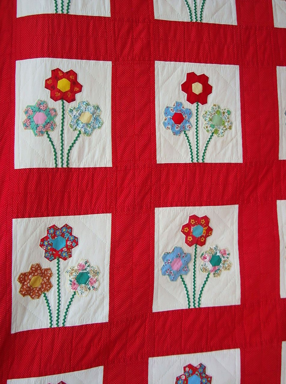Beautiful Garden Vintage Handmade Quilt Beautiful Garden Vintage Handmade Quilt