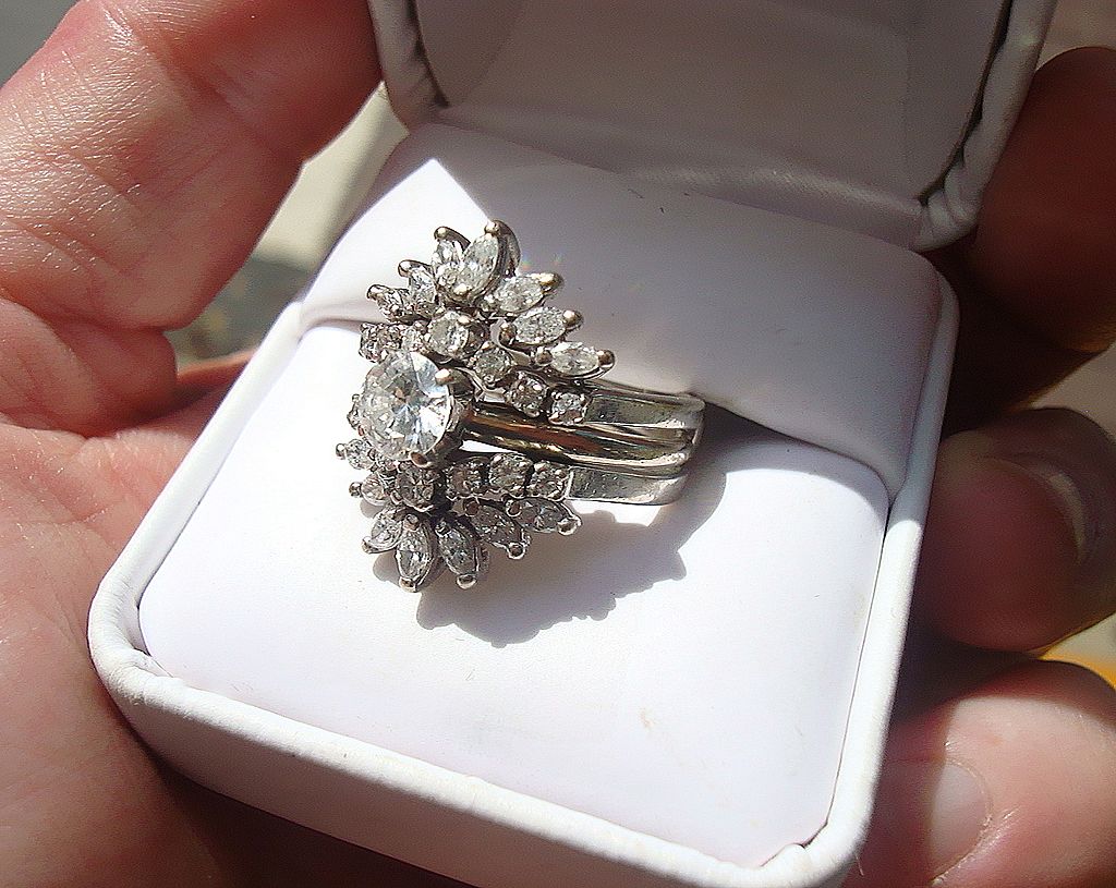 Spectacular 14kt. Gold Diamond Wedding Ring w/Appraisal Spectacular 14kt. Gold Diamond Wedding Ring w/Appraisal