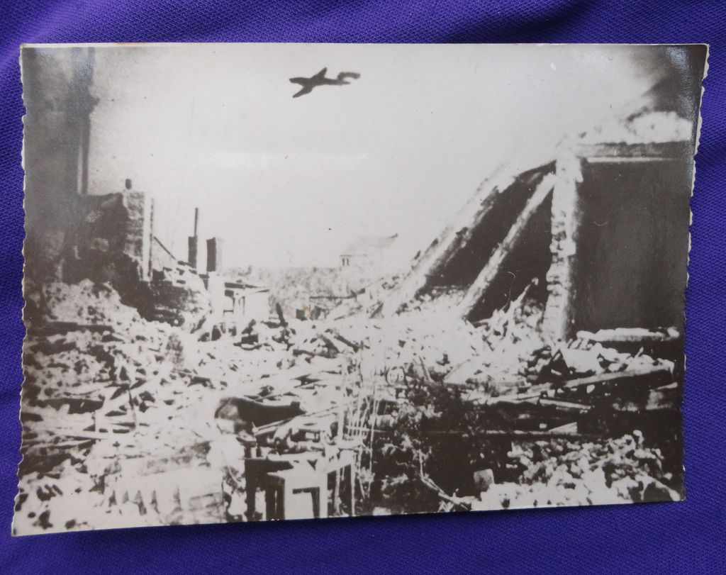 Rare WW2 Snapshot Photo of V-1 Buzzy Bomb Attacking London in 1944 Rare WW2 Snapshot Photo of V-1 Buzzy Bomb Attacking London in 1944