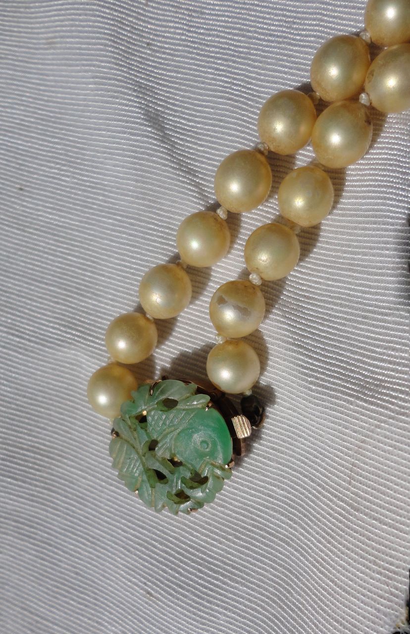 Graceful Graduated Pearl Necklace with 14kt. clasp with Jade Inset Graceful Graduated Pearl Necklace with 14kt. clasp with Jade Inset