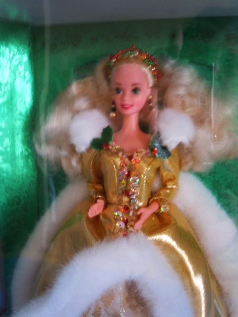 1994 Happy Holidays Barbie in Gold NRFB 1994 Happy Holidays Barbie in Gold NRFB