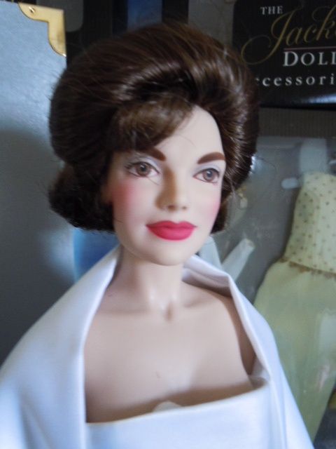 Fabulous! Franklin Mint Jackie Kennedy 15" Vinyl Doll, Trunk & 4 Outfits Fabulous! Franklin Mint Jackie Kennedy 15" Vinyl Doll, Trunk & 4 Outfits