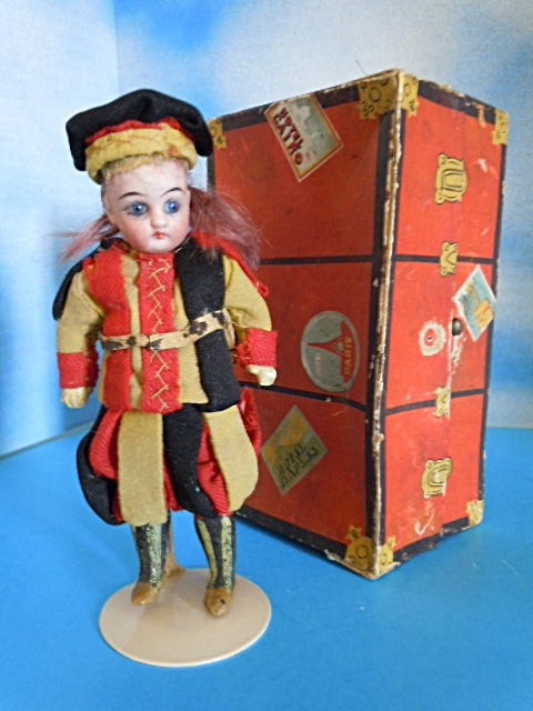 4.5" German Bisque w/ Trunk Swiss Vatican Guard 4.5" German Bisque w/ Trunk Swiss Vatican Guard