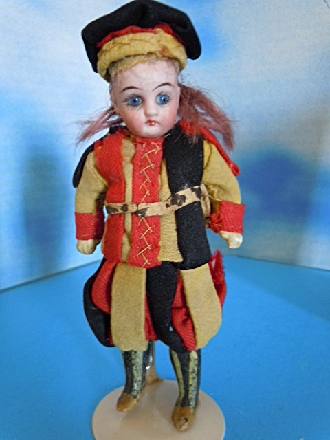 4.5" German Bisque w/ Trunk Swiss Vatican Guard 4.5" German Bisque w/ Trunk Swiss Vatican Guard