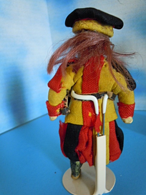 4.5" German Bisque w/ Trunk Swiss Vatican Guard 4.5" German Bisque w/ Trunk Swiss Vatican Guard