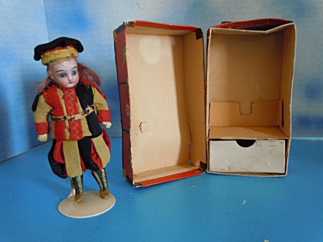 4.5" German Bisque w/ Trunk Swiss Vatican Guard 4.5" German Bisque w/ Trunk Swiss Vatican Guard