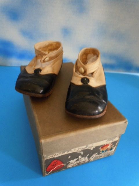 Vintage 5.5" Children's Shoes Buster Brown w/Box Vintage 5.5" Children's Shoes Buster Brown w/Box
