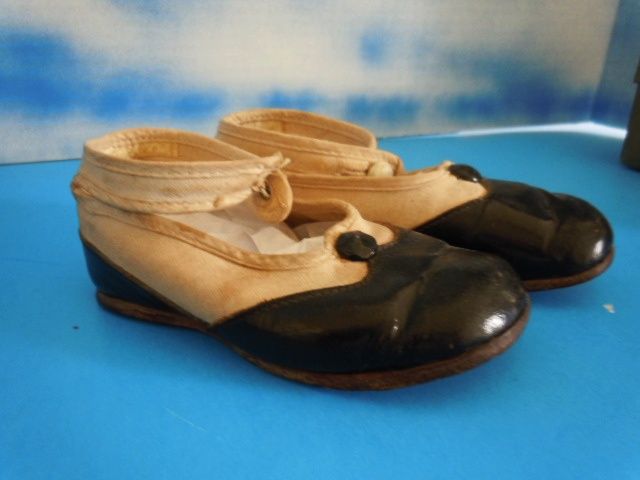 Vintage 5.5" Children's Shoes Buster Brown w/Box Vintage 5.5" Children's Shoes Buster Brown w/Box