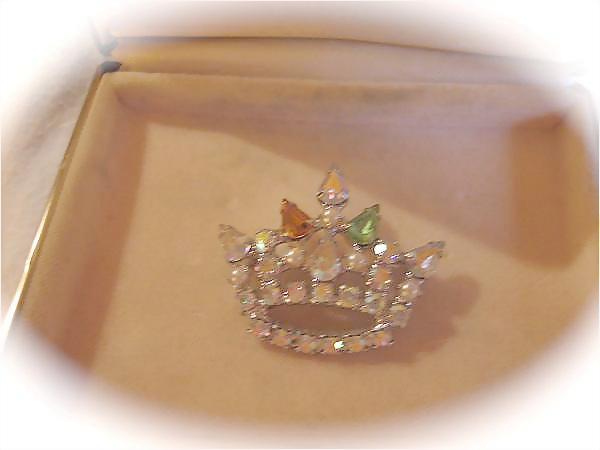 Striking B. David Crown Pin in Original Box Striking B. David Crown Pin in Original Box