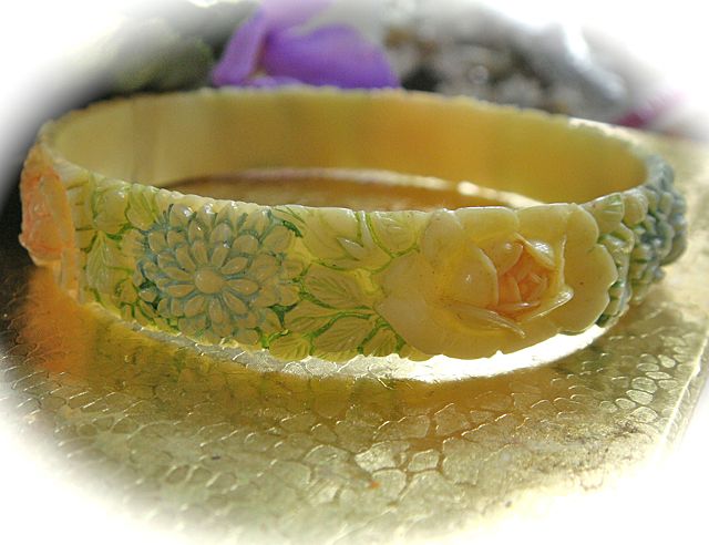 1930s Celluloid hand Painted Bangle Bracelet 1930s Celluloid hand Painted Bangle Bracelet