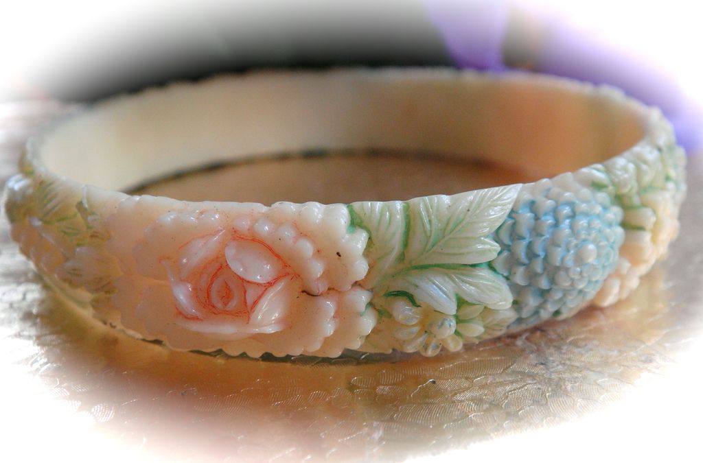 1930s Celluloid hand Painted Bangle Bracelet 1930s Celluloid hand Painted Bangle Bracelet