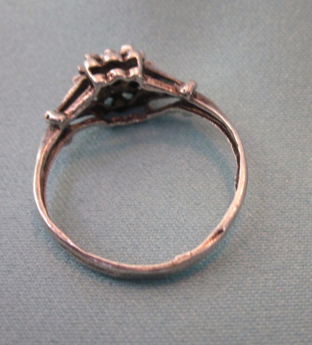 Vintage Sterling Silver and Diamond Floral Size 6-1/2 Ring Vintage Sterling Silver and Diamond Floral Size 6-1/2 Ring