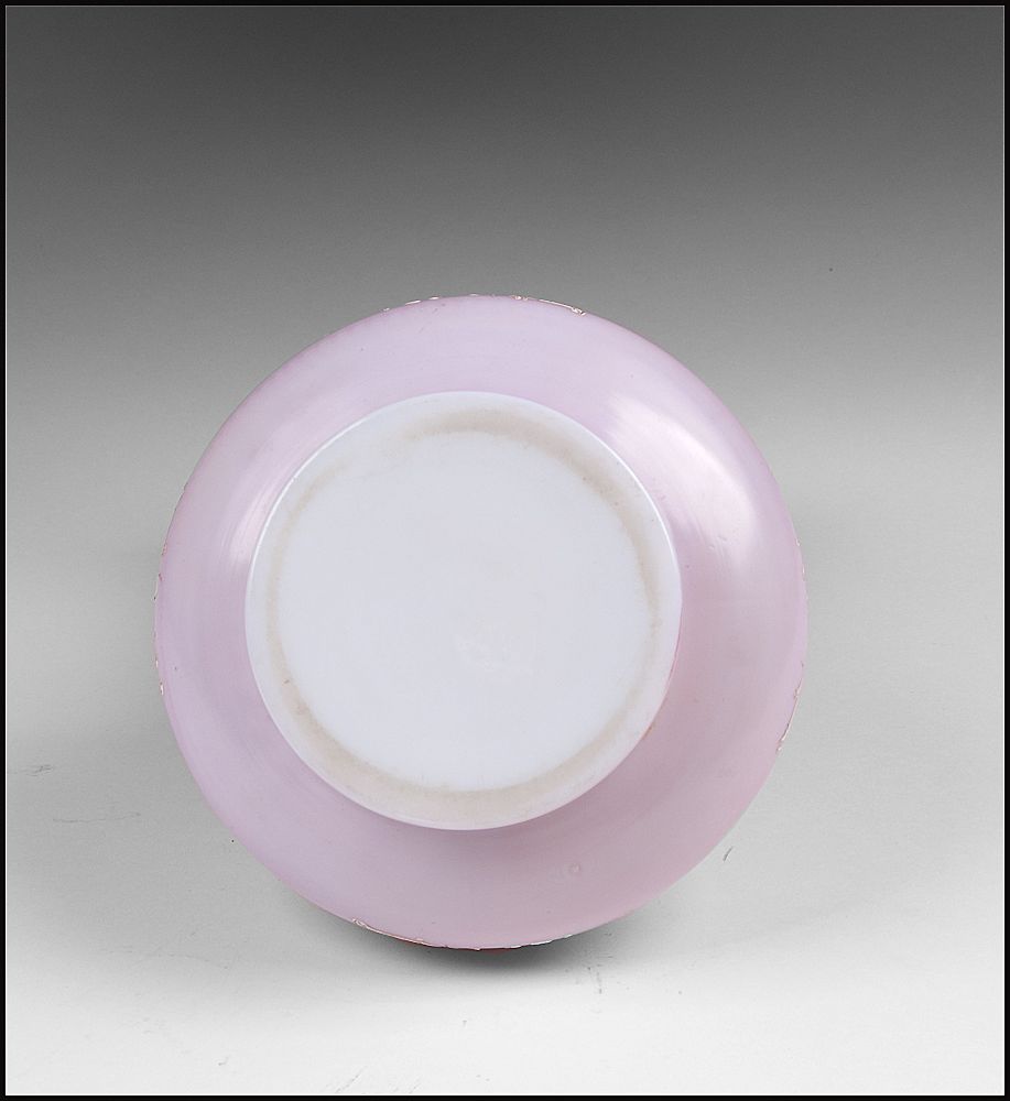 Pink Opaline Glass Wavecrest Style Dresser Box Pink Opaline Glass Wavecrest Style Dresser Box