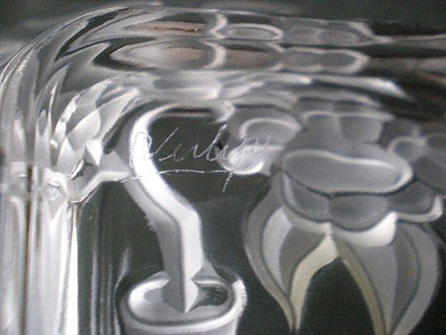 Stunning Verly's Glass Bowl in Chinoiserie Pattern Stunning Verly's Glass Bowl in Chinoiserie Pattern