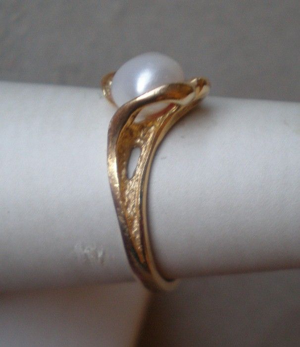 Fun 14k Gold with Mobe Fresh Water Pearl Ring Fun 14k Gold with Mobe Fresh Water Pearl Ring