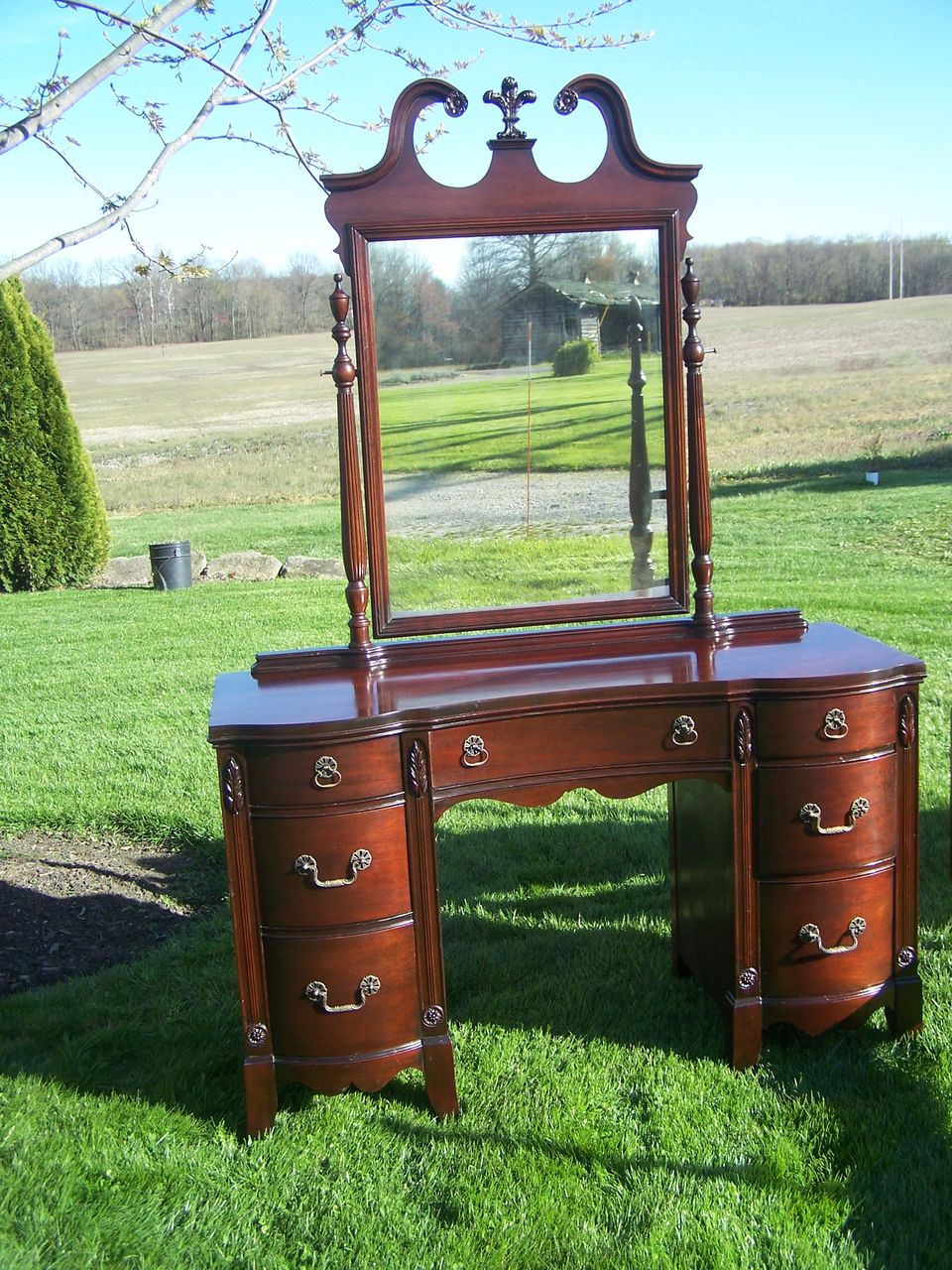 15411 ANTIQUE MAHOGANY FOUR-PIECE POSTER BEDROOM SET BY HUNTLEY