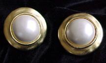 Carolee Faux Pearl Round Clip Gold Tone Earrings Carolee Faux Pearl Round Clip Gold Tone Earrings