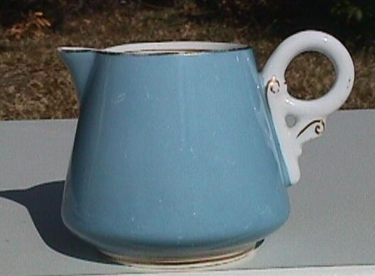 Royal Worcester Porcelain Pitcher 1911 (signed & dated) made for BIGELOW, KENNARD Co. Royal Worcester Porcelain Pitcher 1911 (signed & dated) made for BIGELOW, KENNARD Co.