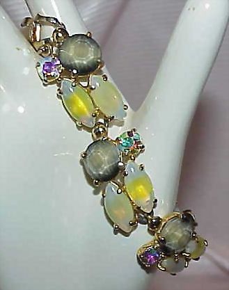 SCHIAPARELLI Givre Glass, Moon Glow, Aurora Borealis Bracelet SCHIAPARELLI Givre Glass, Moon Glow, Aurora Borealis Bracelet